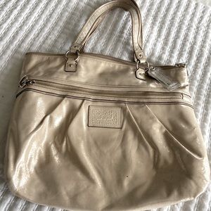 Good Coach purse. Only used a couple times. Bought Coach outlet store